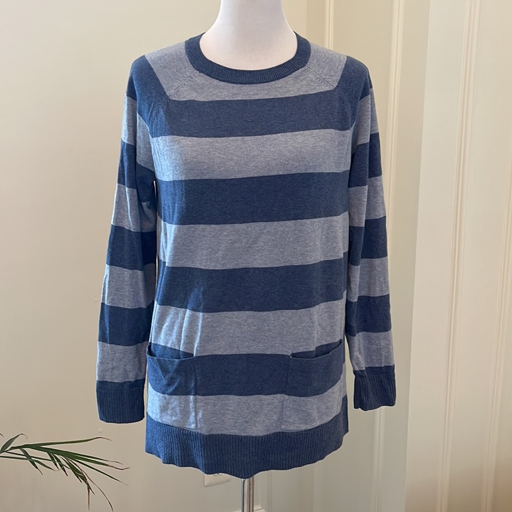 Jean Pierre womens sweater size meduim